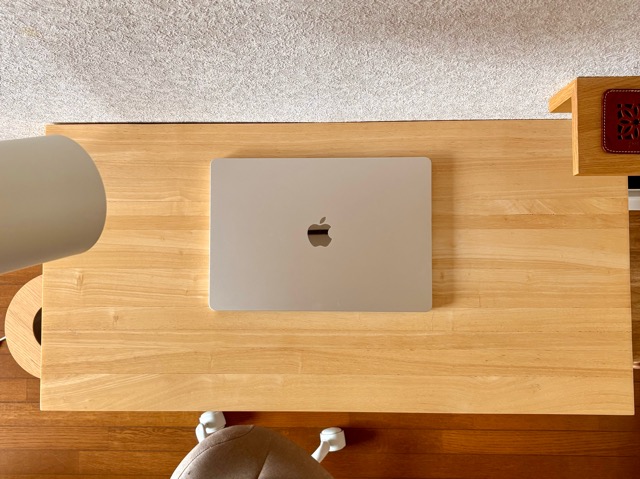 MacBookを置いても余裕はある
