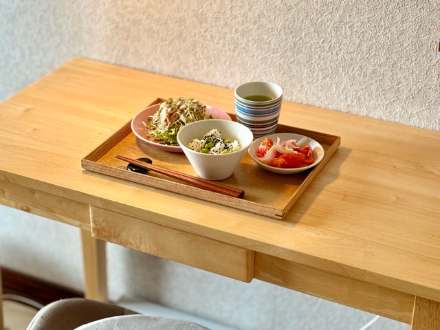 ランチもこのデスクで取る