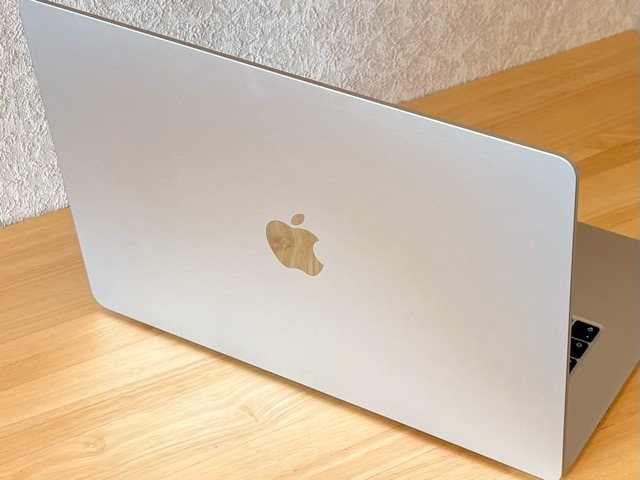 MacBook Airスターライト
