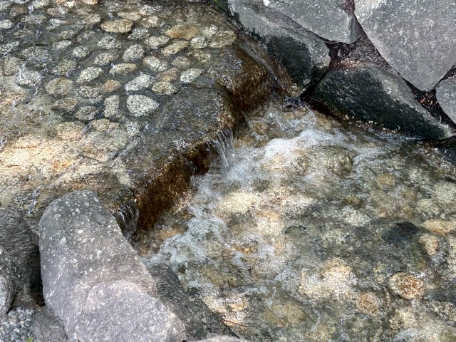 小さな小川
